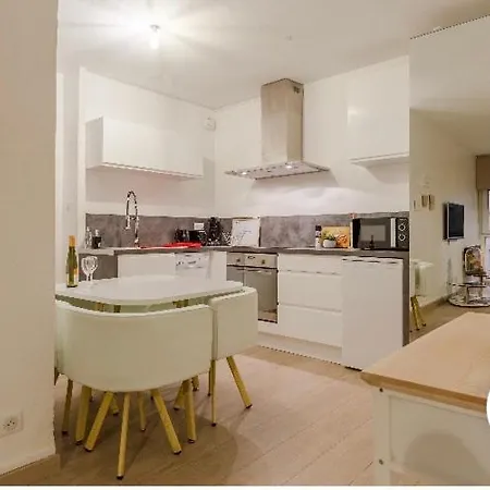 Centre Historique Avec Garage *