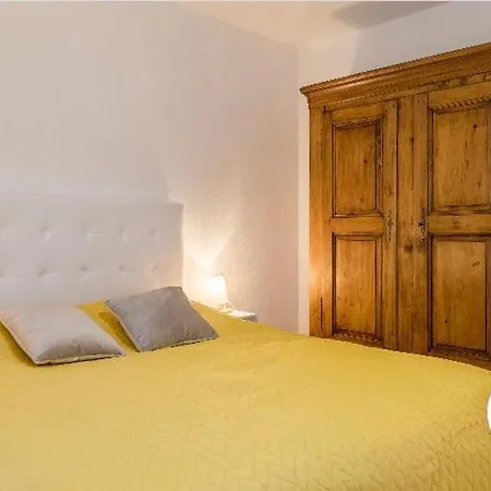 Centre Historique Avec Garage *